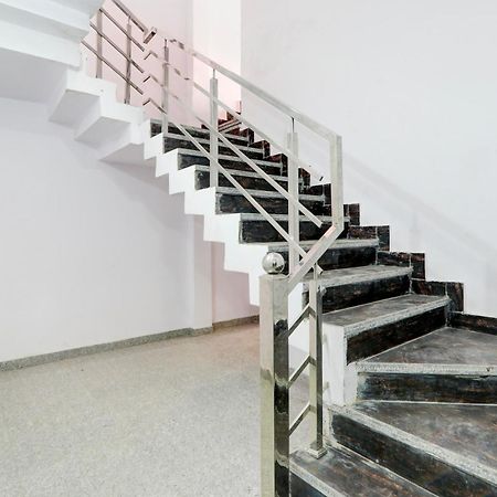 Hotel O White House Hasanganj Екстериор снимка