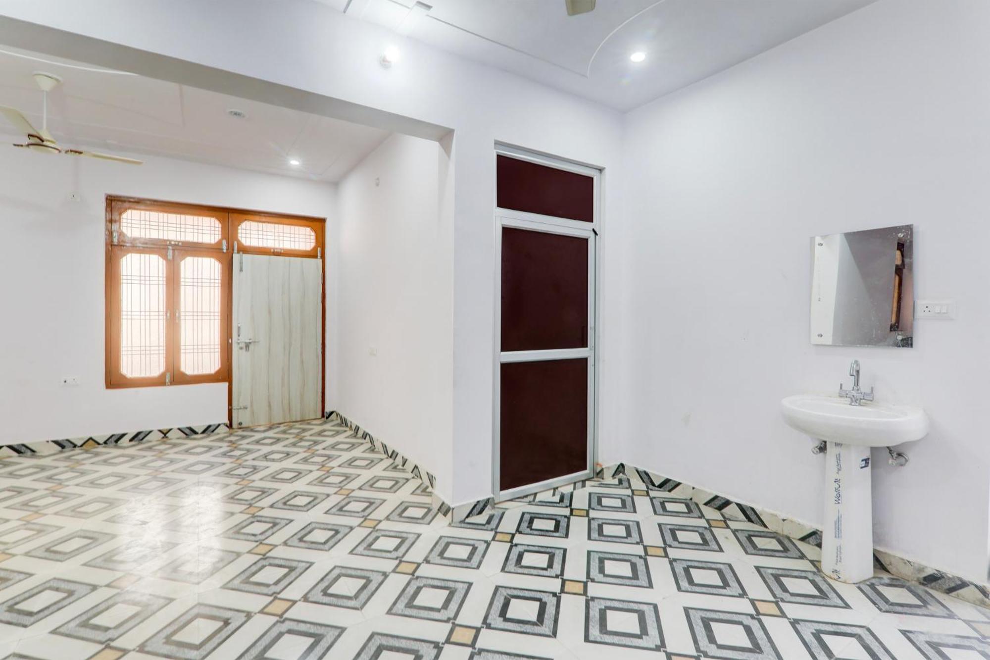 Hotel O White House Hasanganj Екстериор снимка